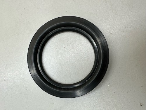Сальник подкачки колес КАМАЗ (с пружиной) 4310-3124025