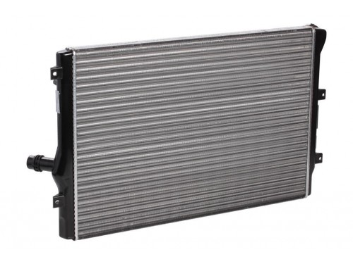 Радиатор охлаждения Skoda Octavia A5 (04-)/VW Golf V (03-)/Passat (05-) 1.6D/2.0D/2.0T (LRc 1803) LUZAR